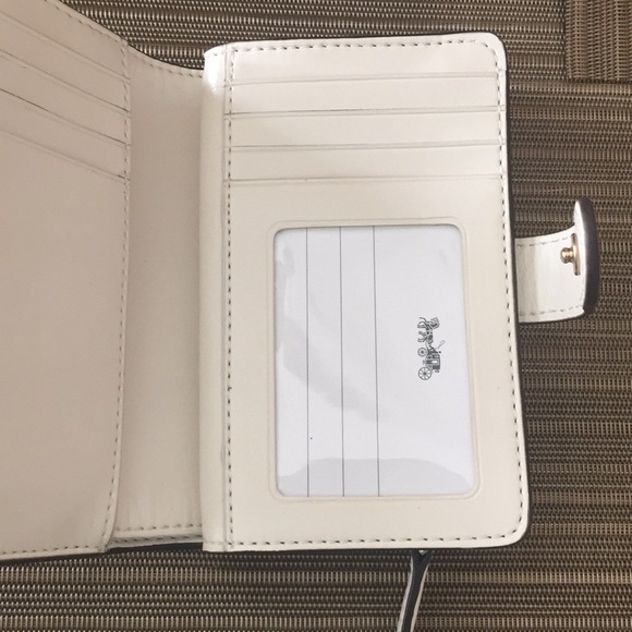 NWT Coach Medium Zip Wallet Khaki / Chalk - Picture 4 of 8